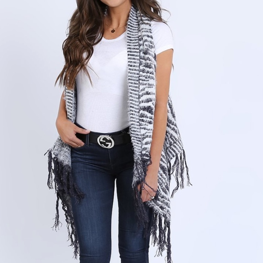 Zebra cardigan vest- Navy and white angled cut Fringe hem Super cute stylish NWT